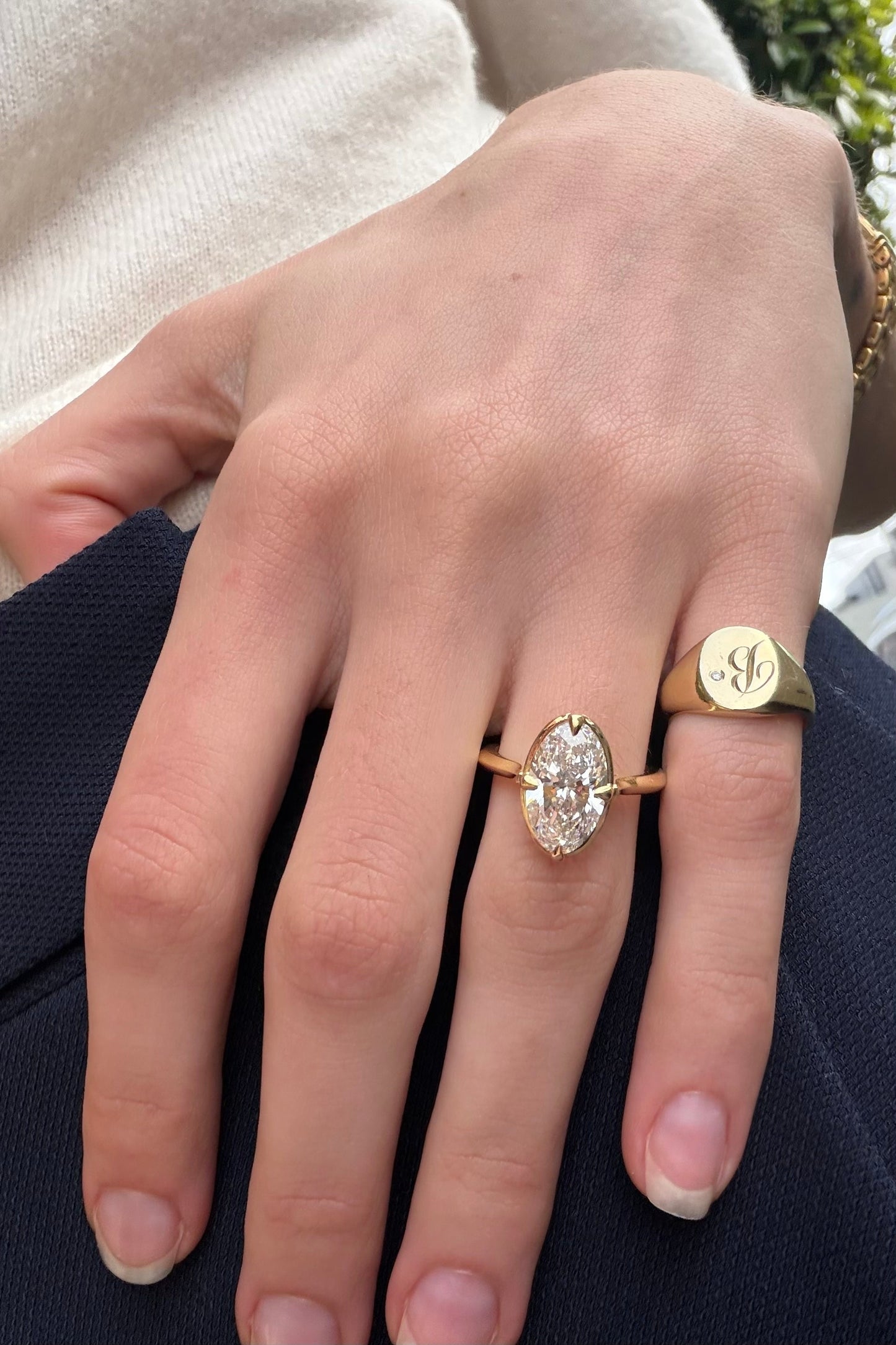 Oval Signet Ring | Yellow Gold