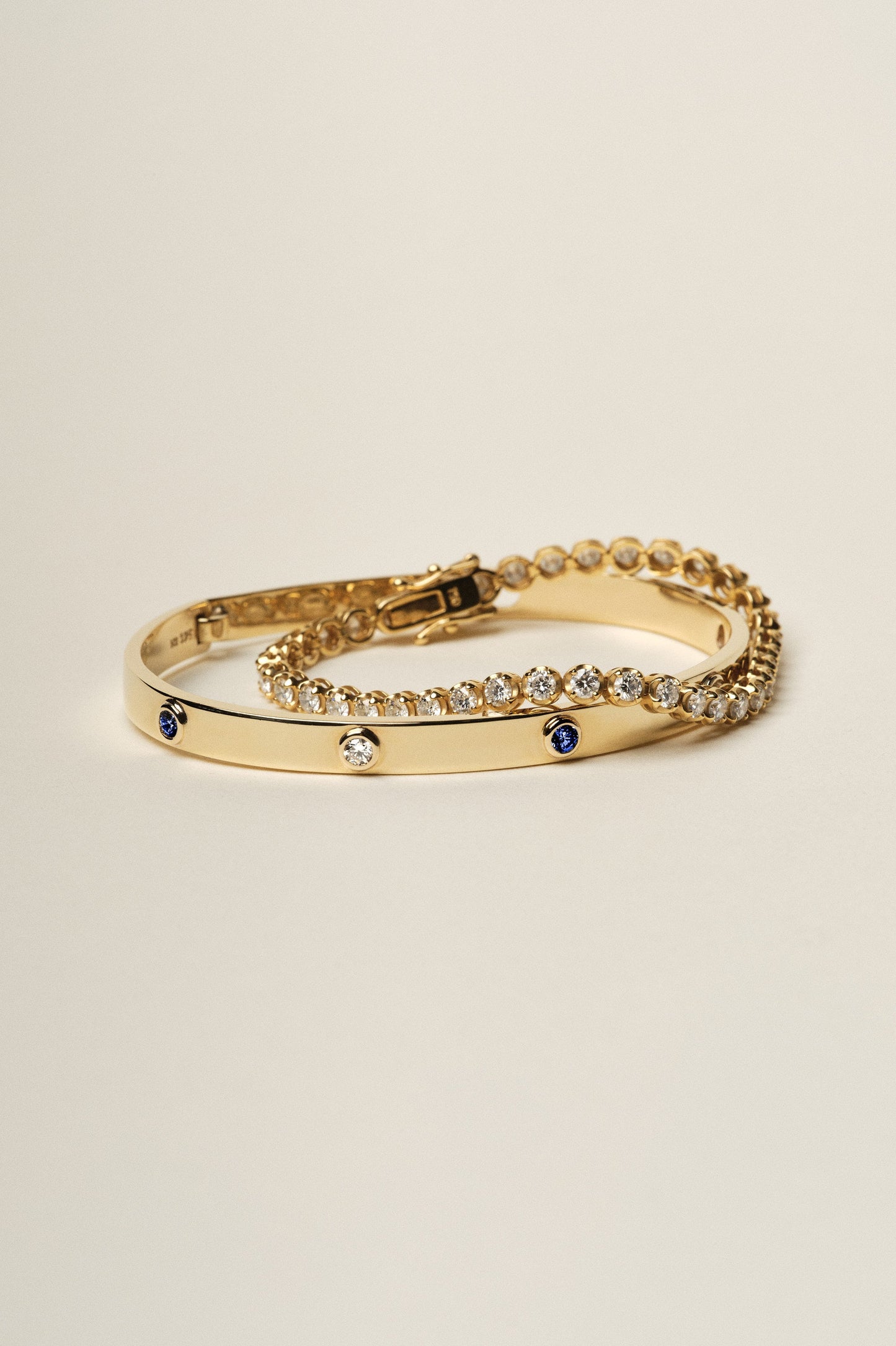 Sapphire Tallows Bangle | Yellow Gold