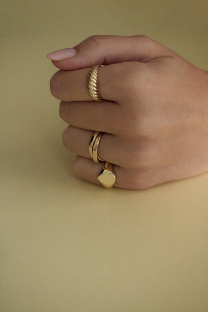Pear Signet Ring | Yellow Gold