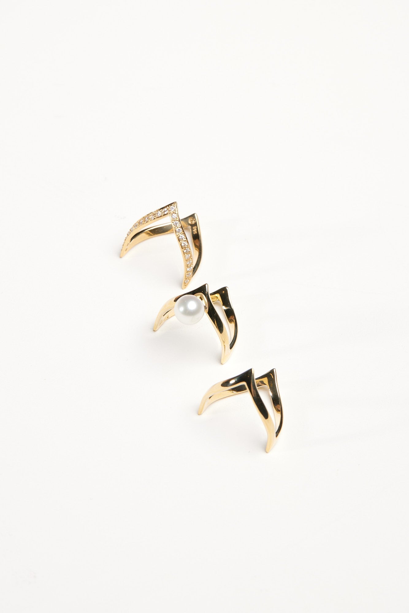En Pointe Diamond Ring | Yellow Gold