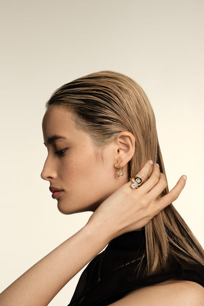 Oval Diamond Signet Ring | Yellow Gold