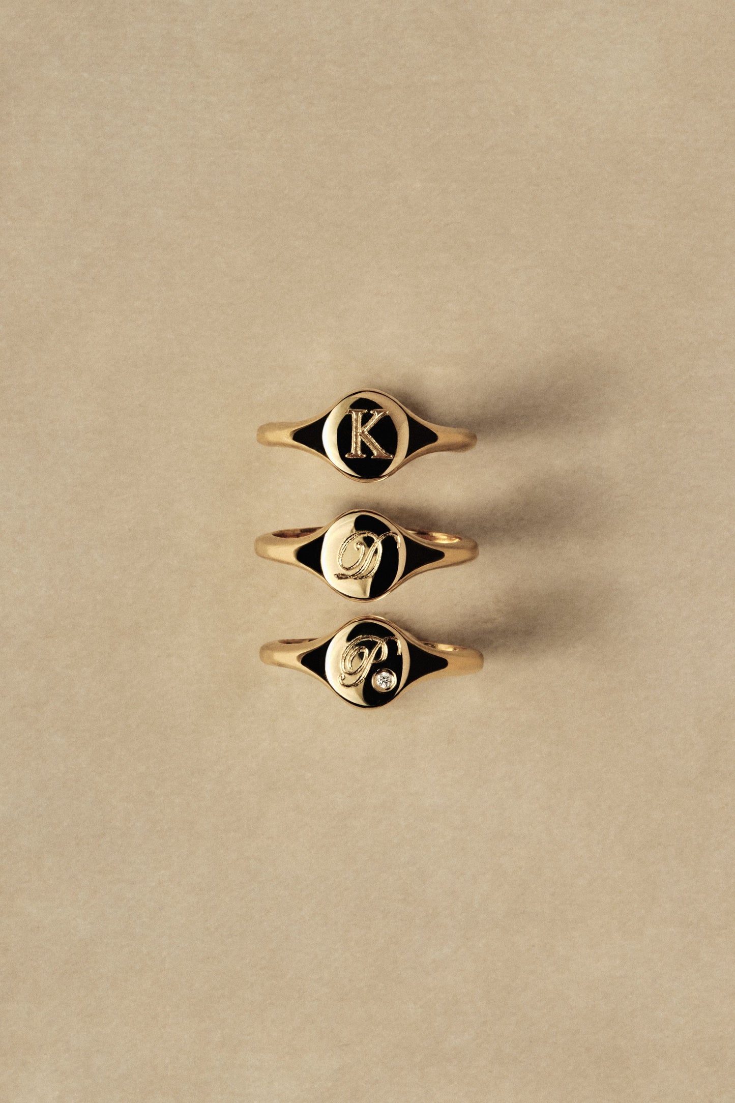 Mini Oval Signet Ring | White Gold