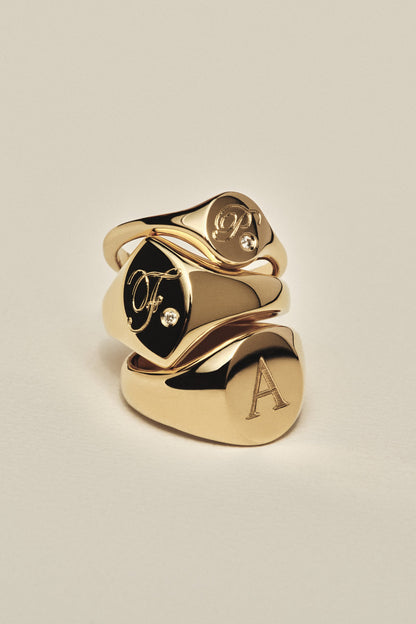 Oval Signet Ring | Yellow Gold