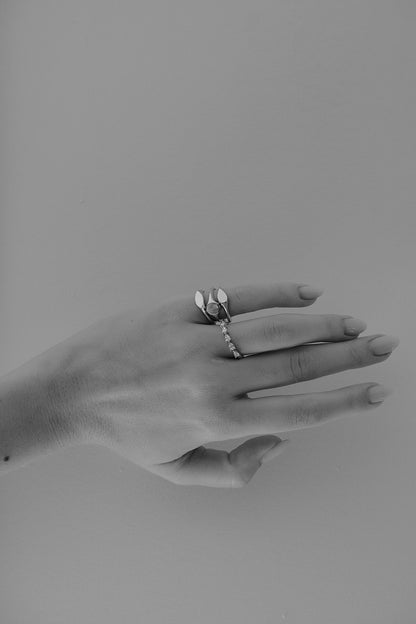 Mini Pear Signet Ring | White Gold