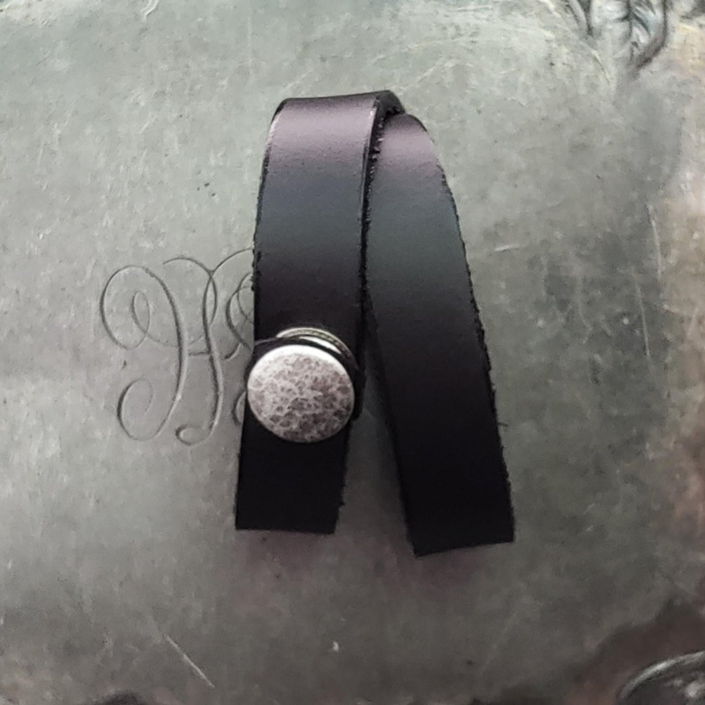 Simple Snap Shawl Cuff-Black