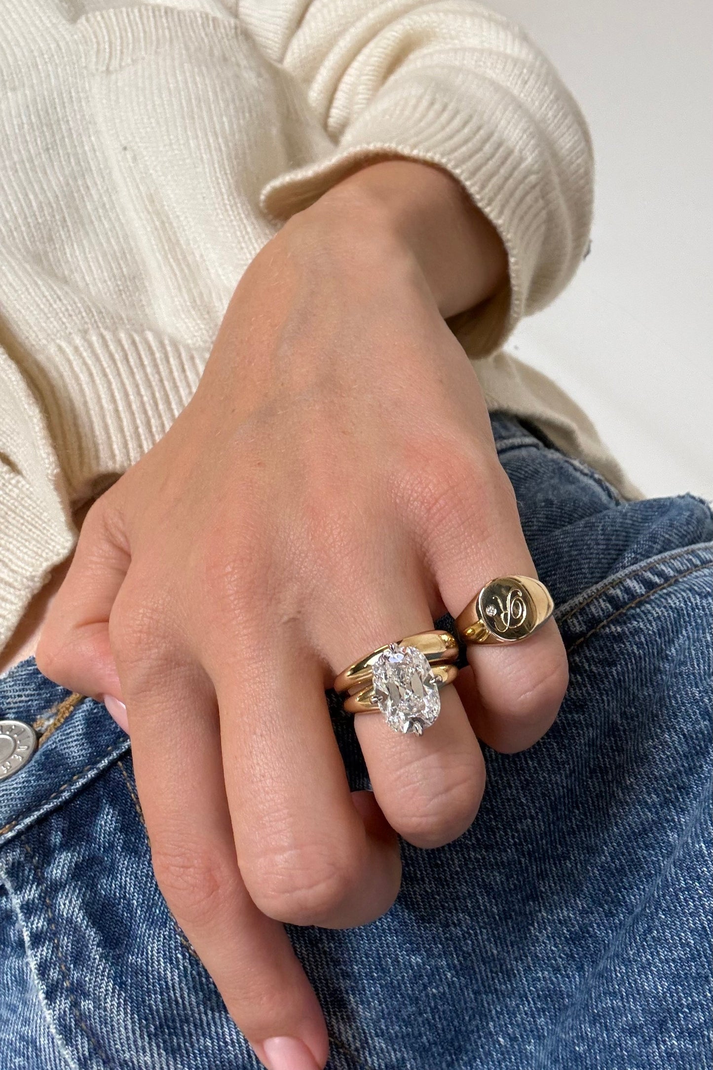Oval Signet Ring | Yellow Gold