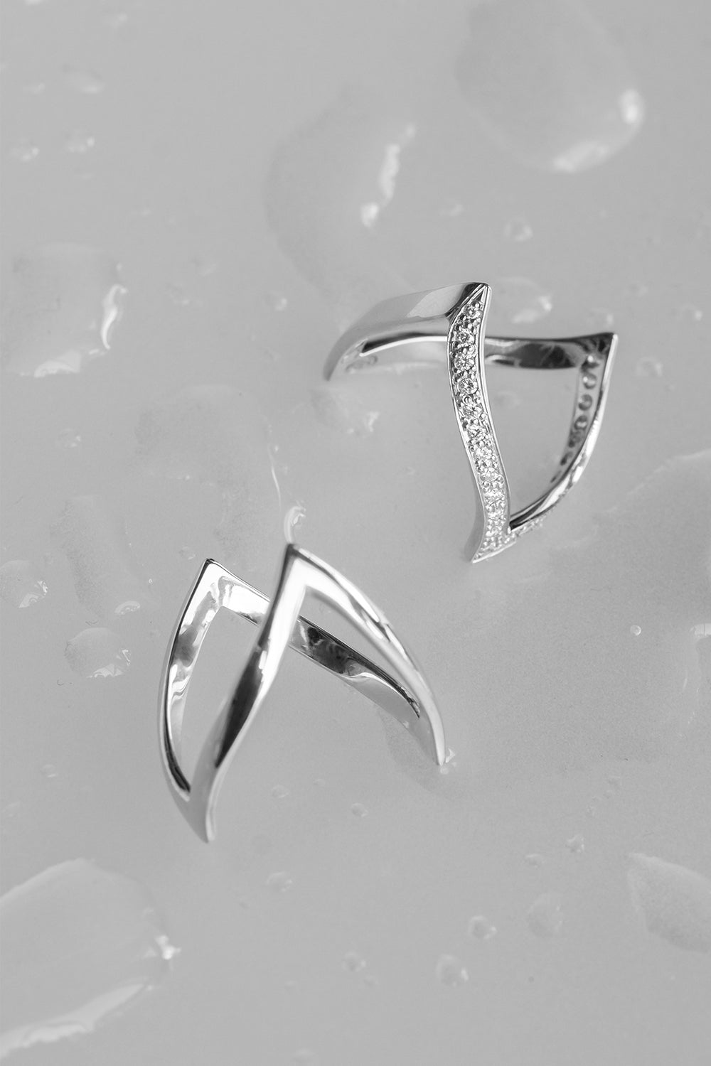 En Pointe Diamond Ring | White Gold