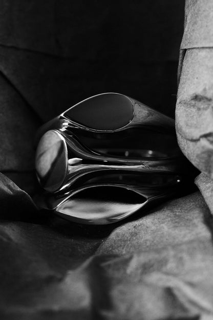 Mini Pear Signet Ring | White Gold