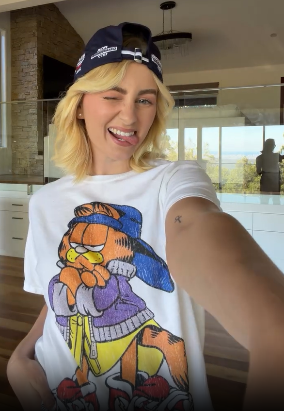 Cool Garfield Vintage Washed White Tee