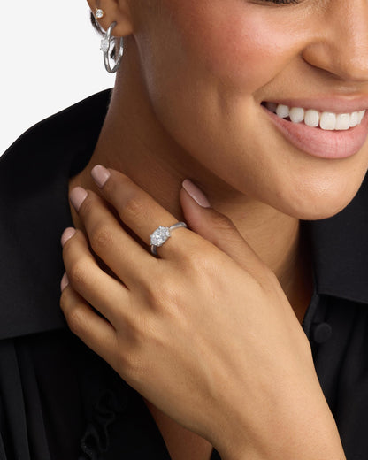 She's on Point Ring - Silver|White Diamondettes