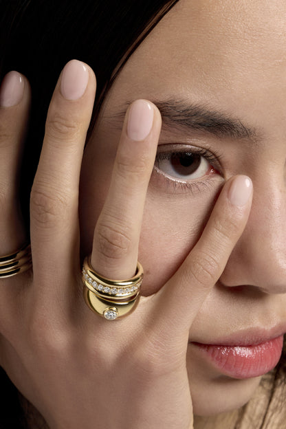 Round Diamond Bezel Blob Ring | 18K Yellow Gold