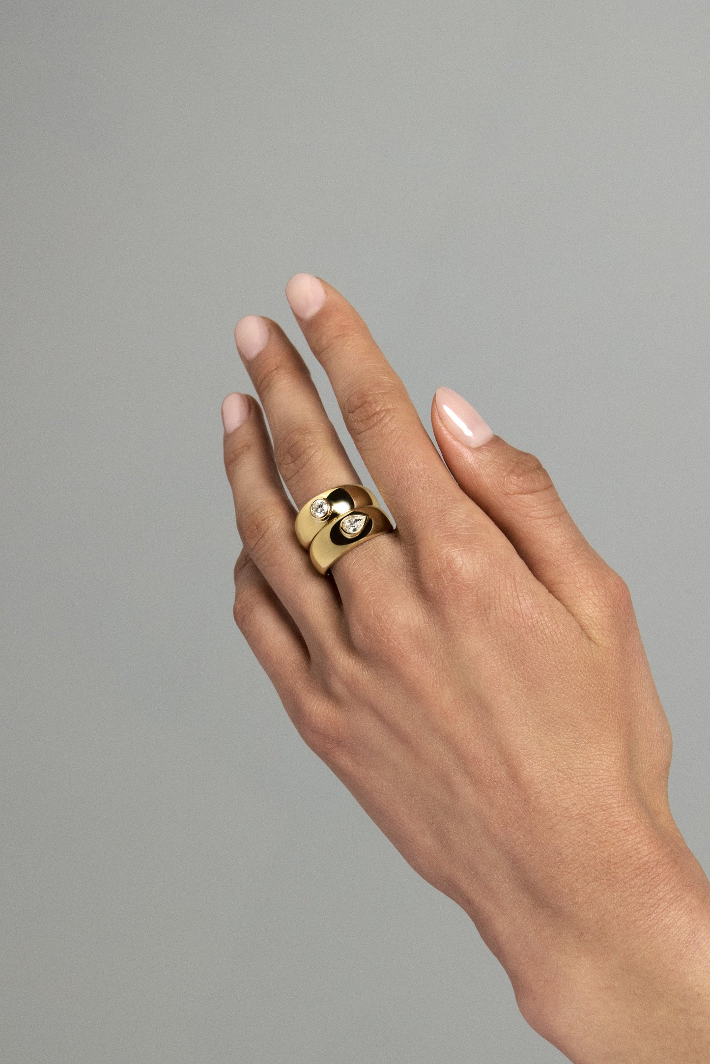 Round Diamond Bezel Blob Ring | 18K Yellow Gold