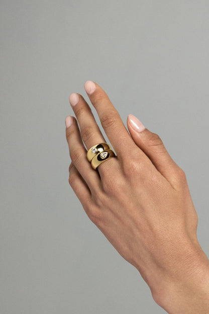 Round Diamond Bezel Blob Ring | 18K Yellow Gold
