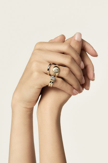 Oval Diamond Signet Ring | Yellow Gold