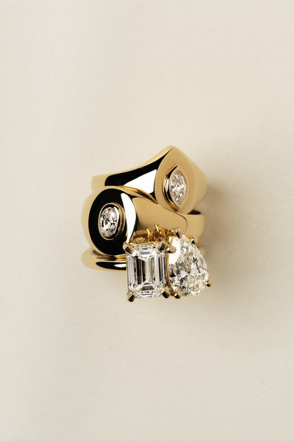 Oval Diamond Signet Ring | Yellow Gold