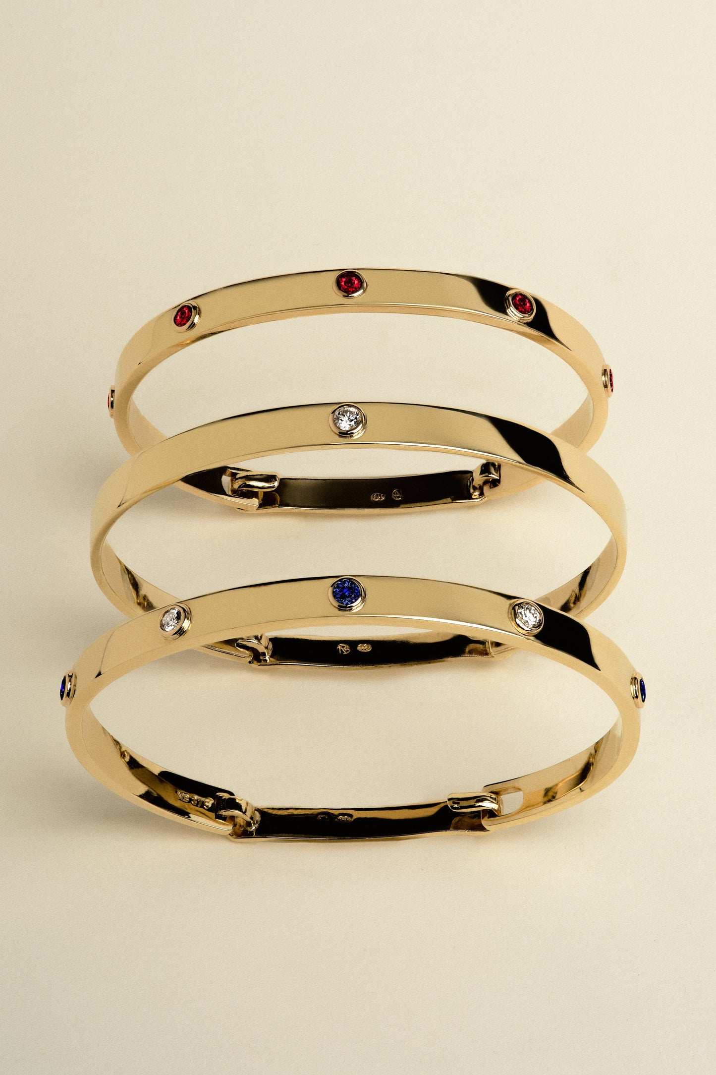 Sapphire Tallows Bangle | White Gold
